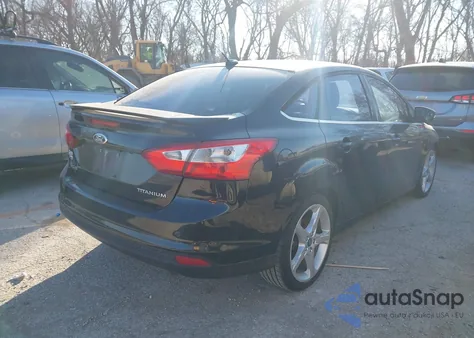 2013 Ford Focus Titanium z USA, uszkodzony, nr VIN 1FADP3J24DL196324